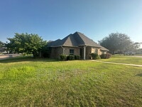 Building Photo - 2 Baylee Dr