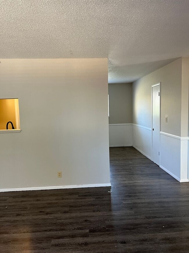 Building Photo - Remodeled 2 bedroom, 1 bathroom duplex
