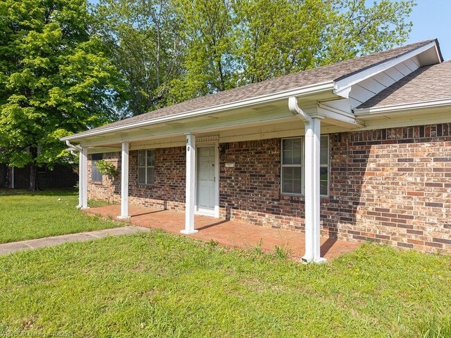 Building Photo - 100 Meadow Pl