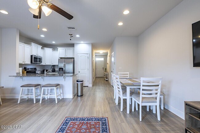 Building Photo - 1882 Pointe Dr