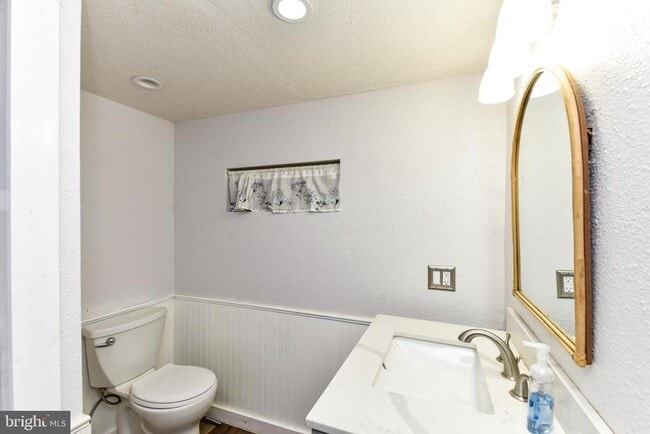 Building Photo - 722 Glenside Dr