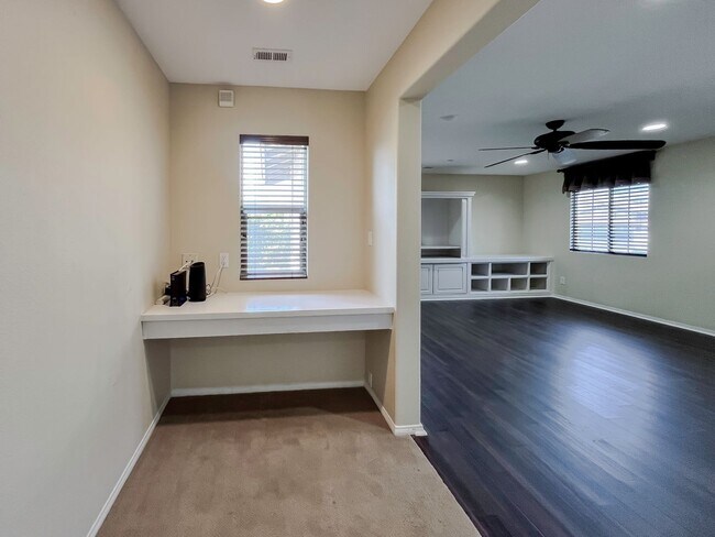 Building Photo - MUST SEE! Beautiful 3 bedroom + Loft + Office Space (or convert to 4th bedroom) + Large Backyard ...