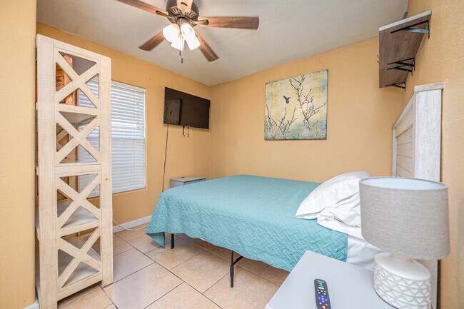 Building Photo - 1131 S 8th St