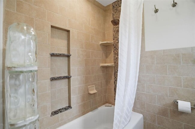 Building Photo - 4436 Floramar Terrace