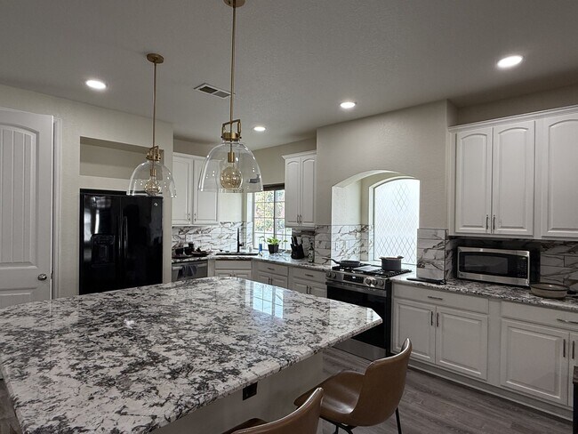Building Photo - 4910 Cathay Ct