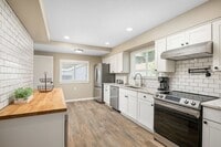 Building Photo - 3233 SE 51st Ave