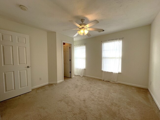 Building Photo - 2 Bedroom Townhome Near Lenox Village!