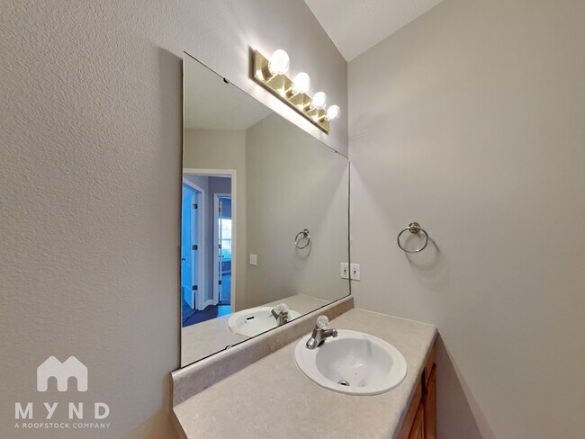 Building Photo - 5622 N 11th Ave