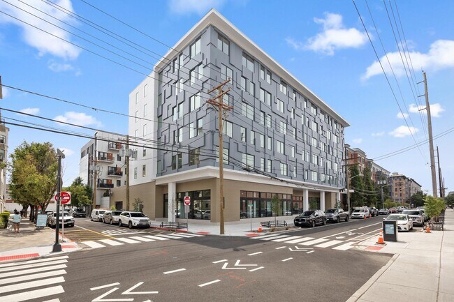 Building Photo - 921 Madison St
