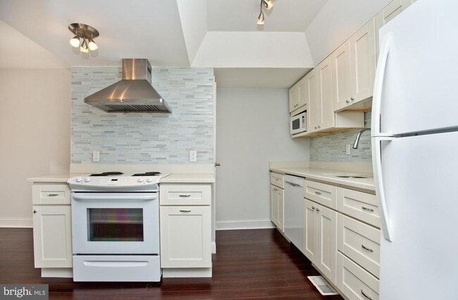 Building Photo - 126 E Chelsea Cir