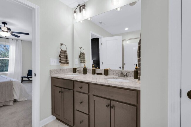 Building Photo - 717 Utley St