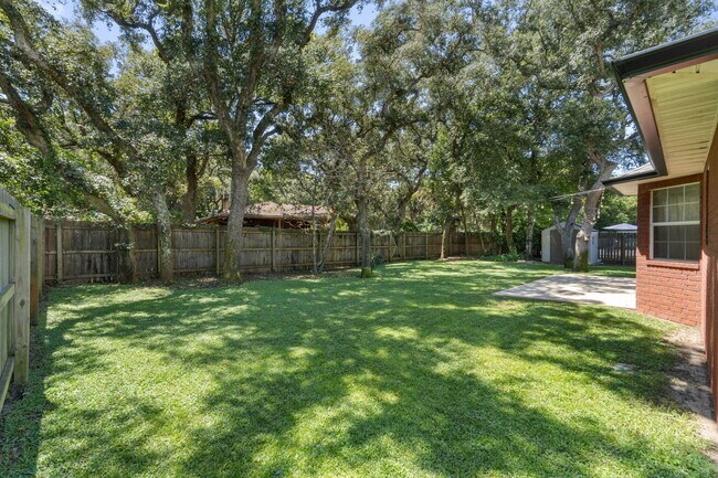 Building Photo - 7968 Lola Cir