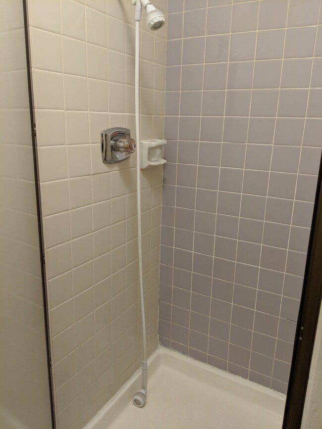 Building Photo - Great Condo in WeHo for Rent