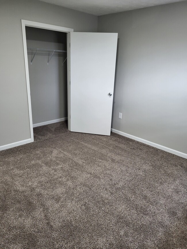 Building Photo - 313 Churchill Dr