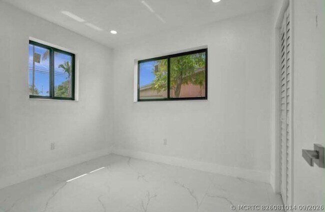 Building Photo - 2301 Alcazar Dr