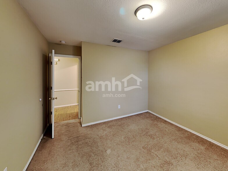 Building Photo - 13723 High Mesa Rd