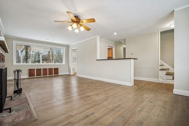 Building Photo - 68 Valley Rd