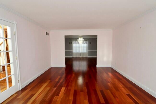 Building Photo - 2969 Columbia Dr