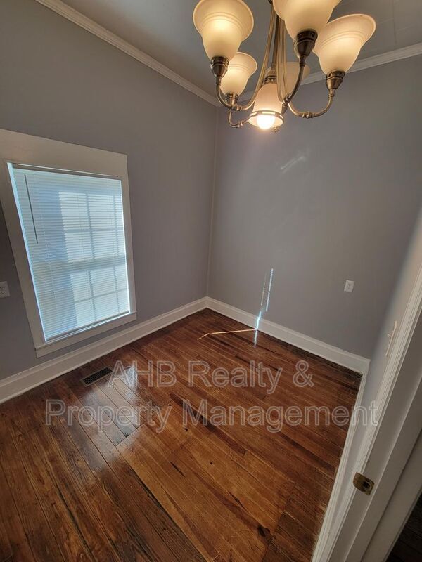 Building Photo - 1013 Attica St