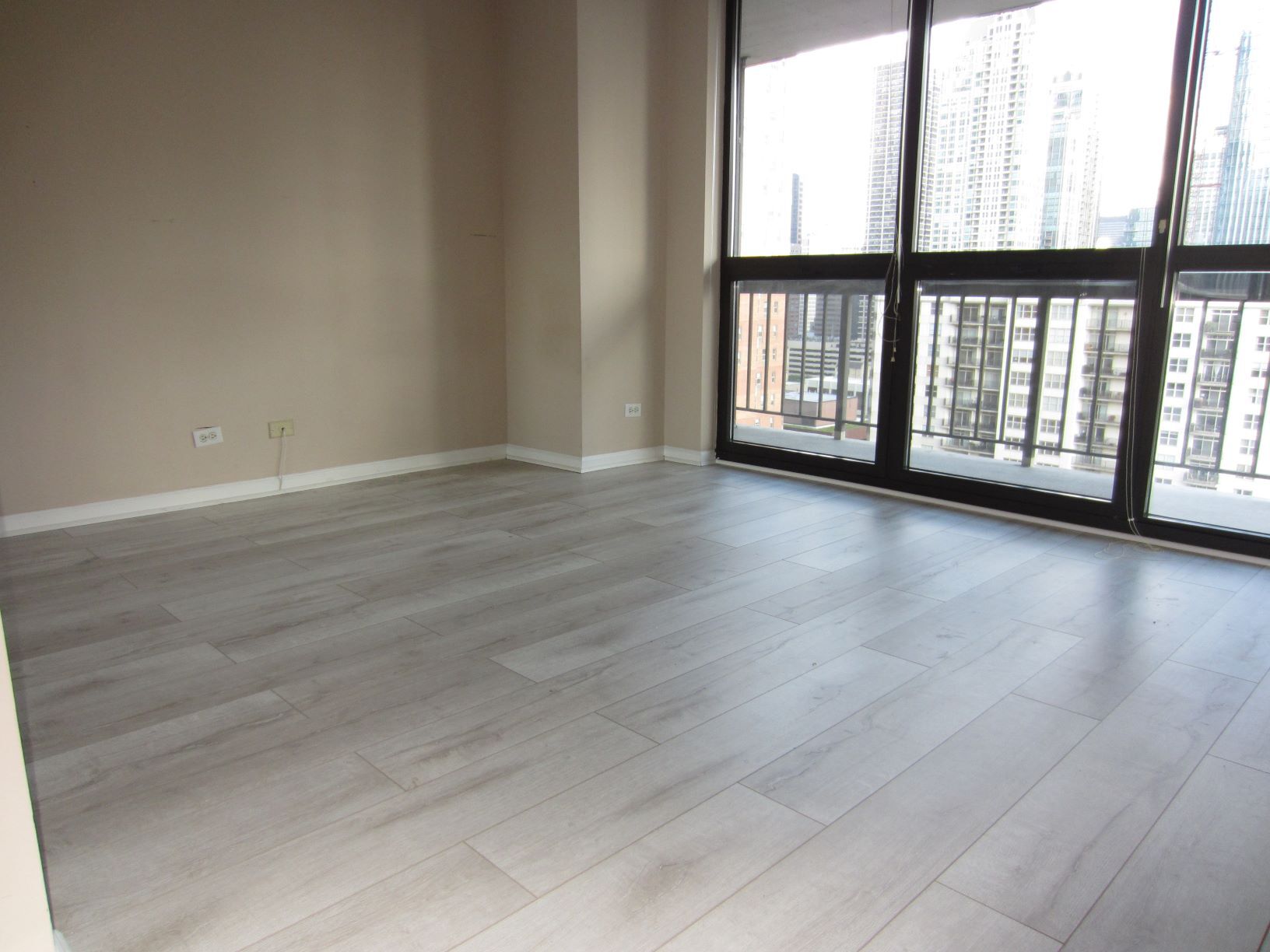 Building Photo - 33 W Delaware Pl
