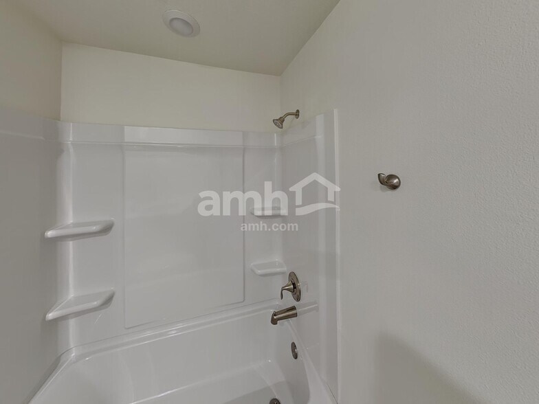 Building Photo - 5944 Pinewood Ests Dr