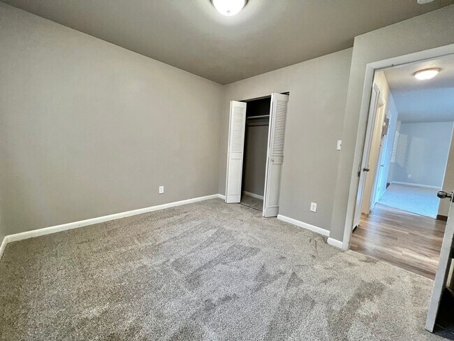 Building Photo - Larch1642 (KC-AM)