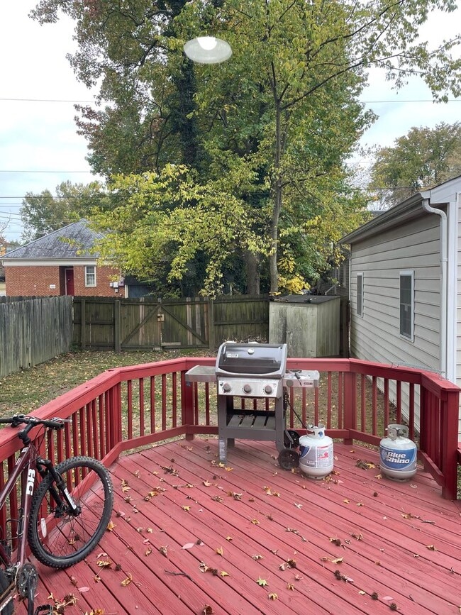 Building Photo - Perfect Home a Block from Mary Munford