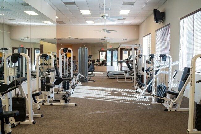 Building Photo - Ground floor spacious 2 Bedroom Condo near pool and gym