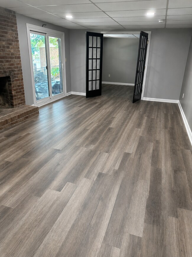 Building Photo - 7083 Parkarms Ct