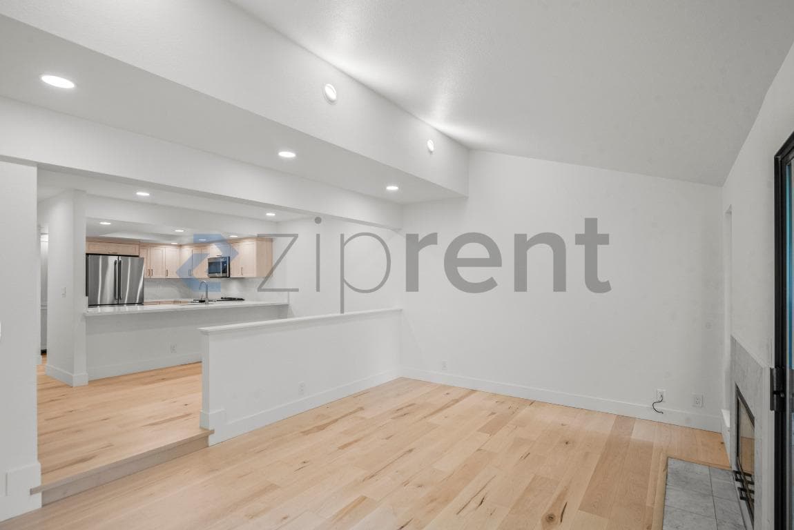 Building Photo - Unit