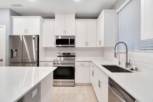 Building Photo - 141 Reunion Wy S