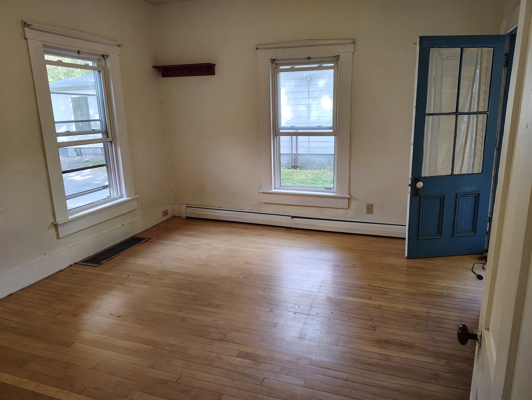 Building Photo - 123 Frost St