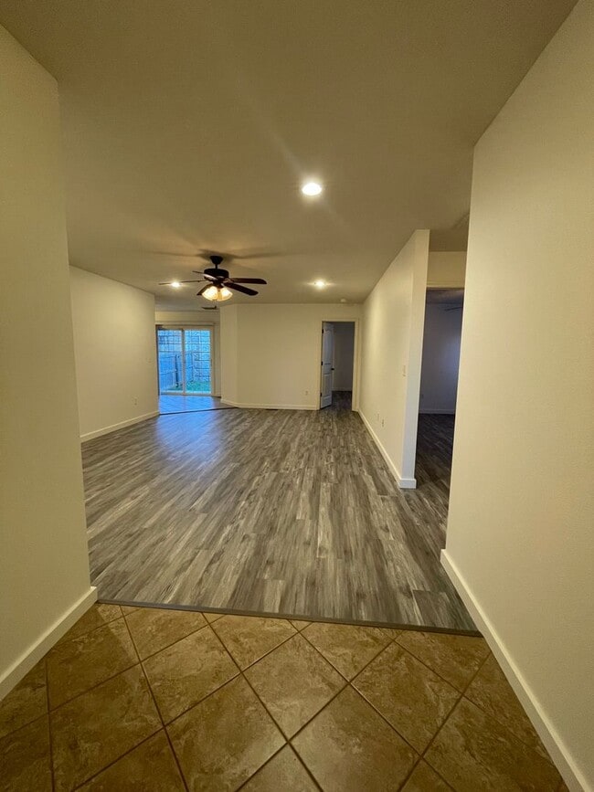 Building Photo - Kirkwood