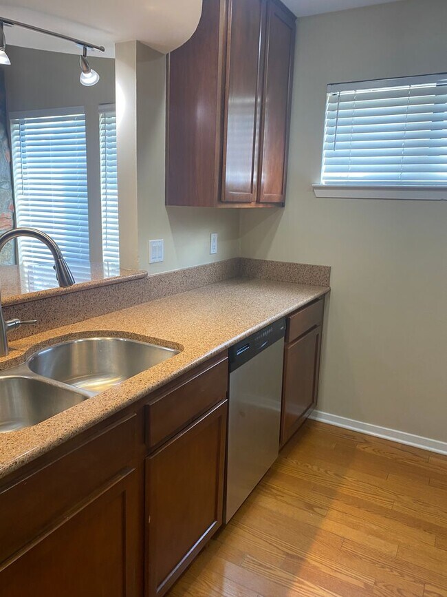 Building Photo - K206 - Treehouse #221