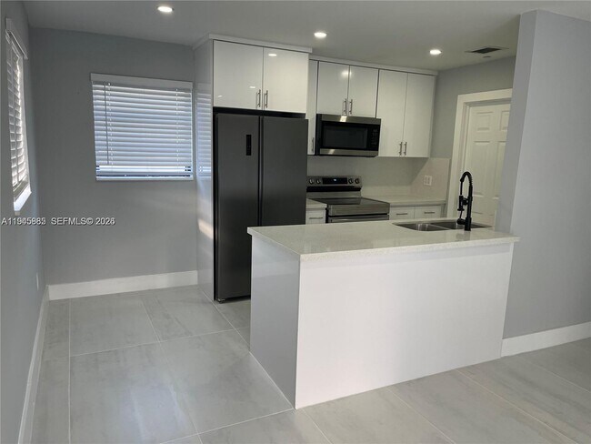 Building Photo - 1541 N 71st Terrace