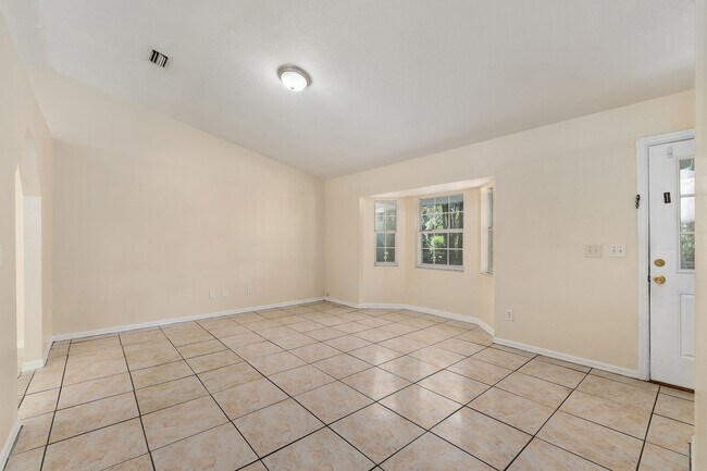 Building Photo - Country Living on 1 Acre – Move-In Ready 3 Bedroom Home in Reddick!