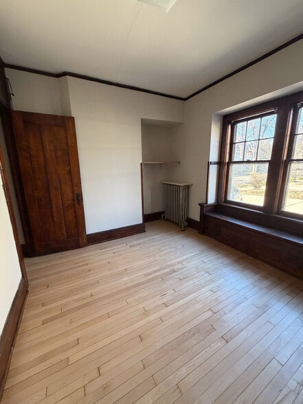 Building Photo - 2000 E Newberry Blvd