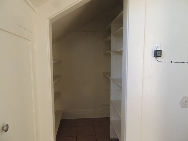 Building Photo - 532 21st St