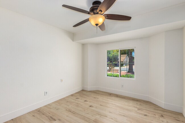 Building Photo - 15433 N 63rd St