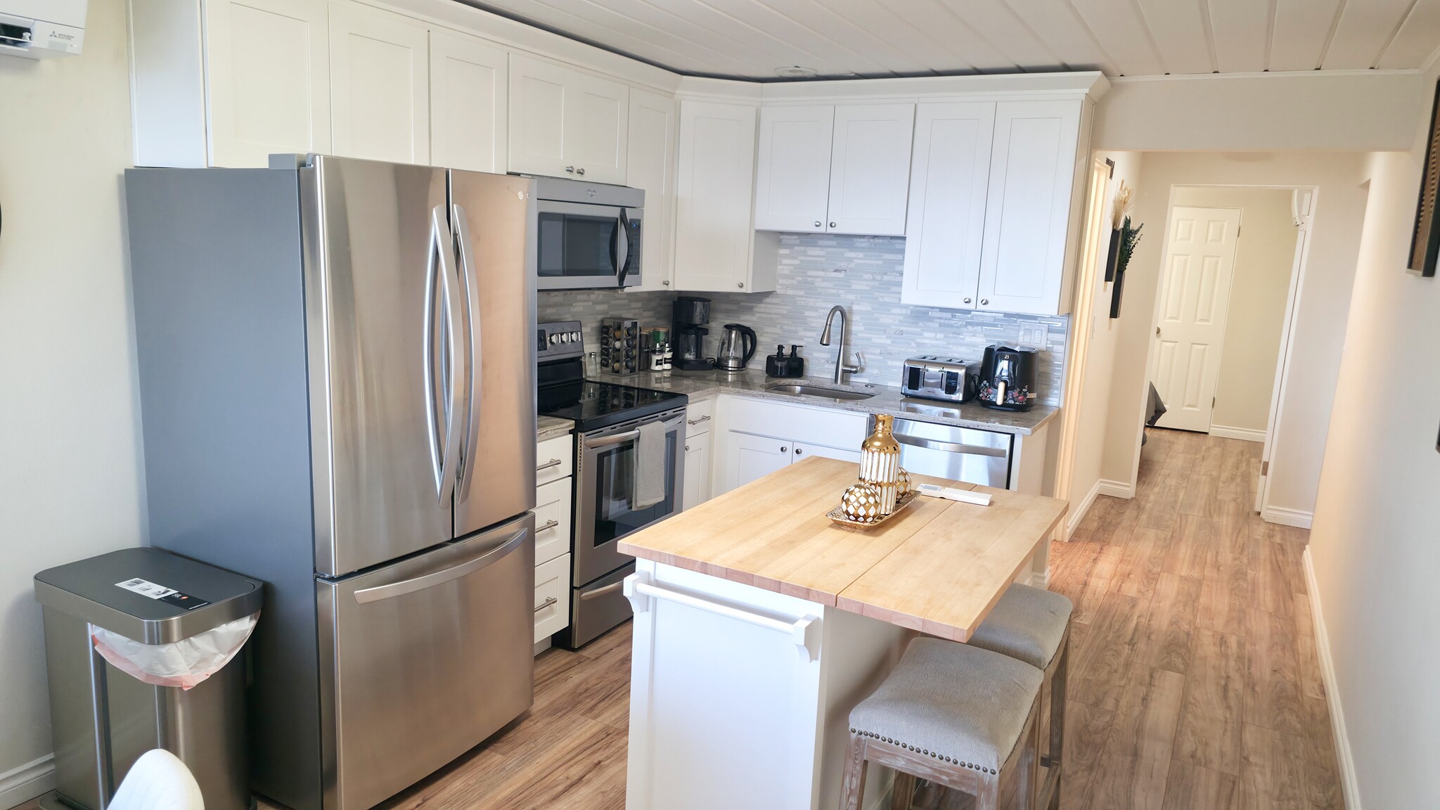 Building Photo - 1588 Alki Ave SW