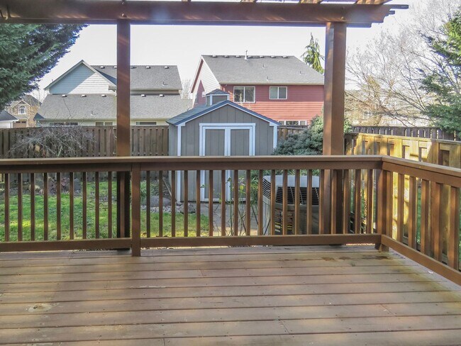 Building Photo - Master on Main- 3 Bedroom Plus 3 Bath Home...