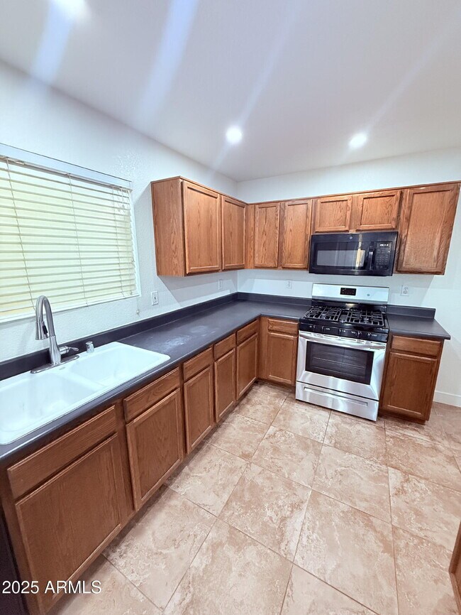 Building Photo - 26807 N 31st Dr