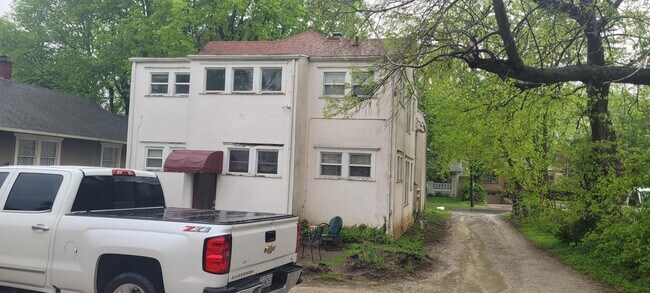 Building Photo - 616 S Fremont Ave
