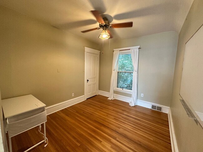 Building Photo - Fully Furnished 3 Bedroom Historic Home in Minneapolis