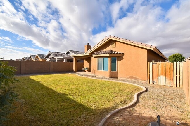 Building Photo - 2523 S 41st Ave