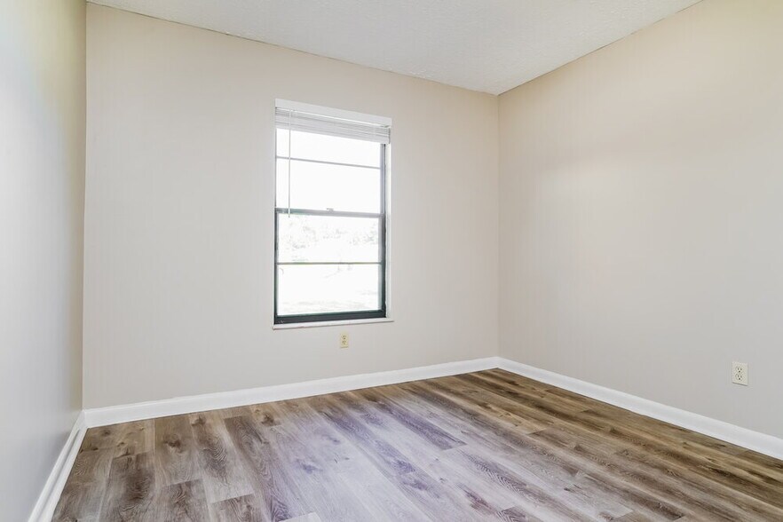 Building Photo - 537 SE Starflower Ave