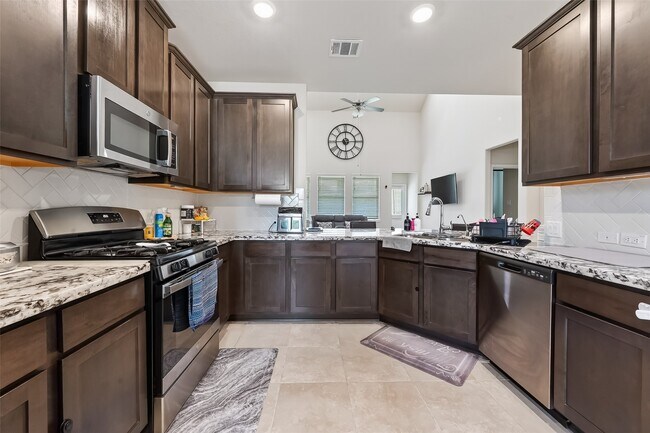 Building Photo - 6215 Prince Pl Dr