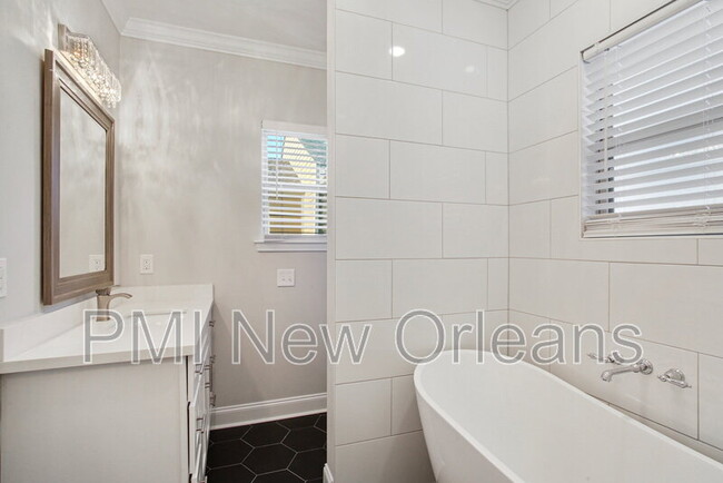 Building Photo - 2232 Bienville St