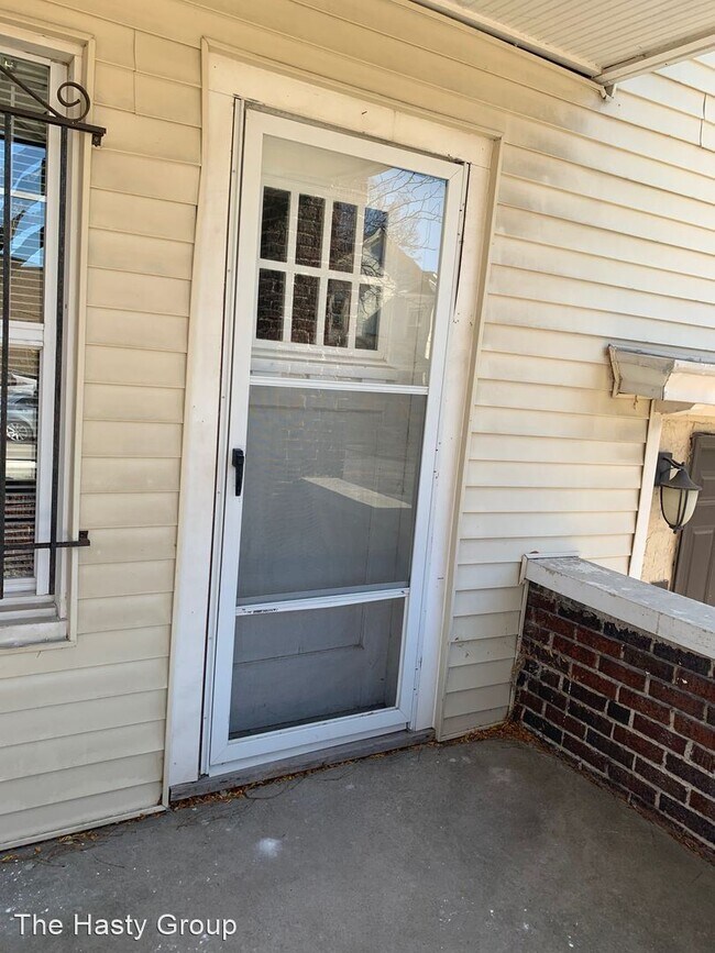 Building Photo - 2 br, 1 bath House - 3241 Gillham Rd - Unit 1