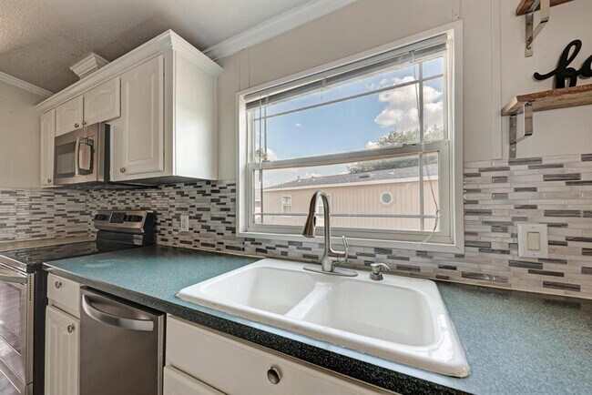 Building Photo - 120 Silver Peak Dr